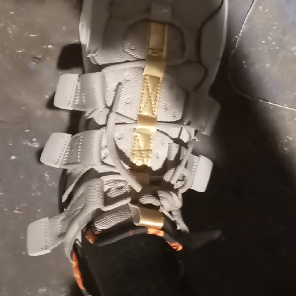Nike - Picture 3 of 3